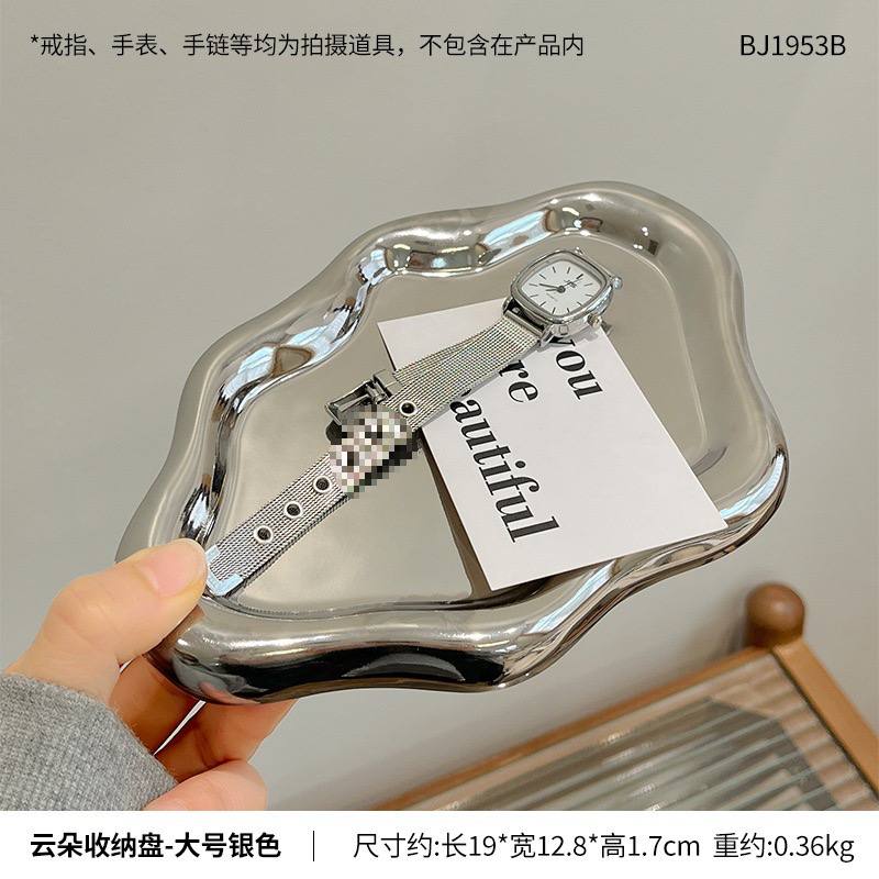 Cloud storage tray