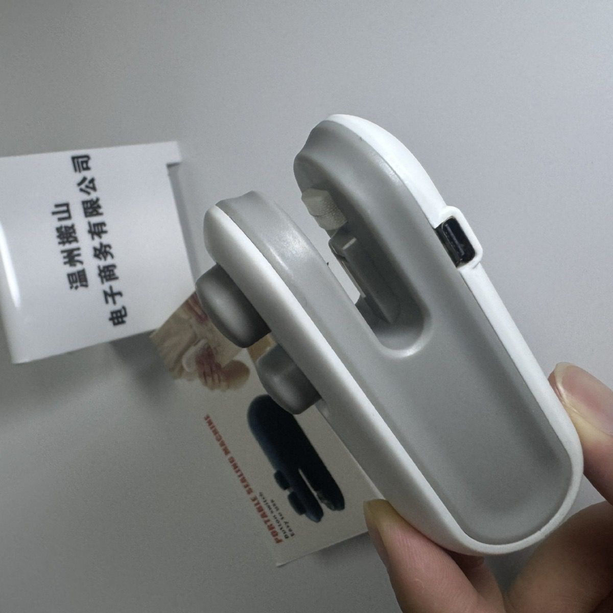 Mini sealing machine