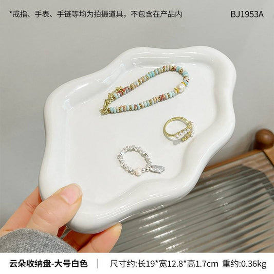 Cloud storage tray